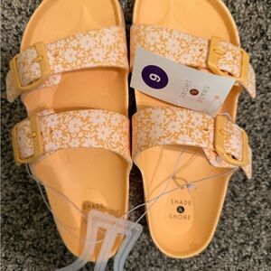 Brand new Shade & Shore Floral Buckle Sandals in Yellow